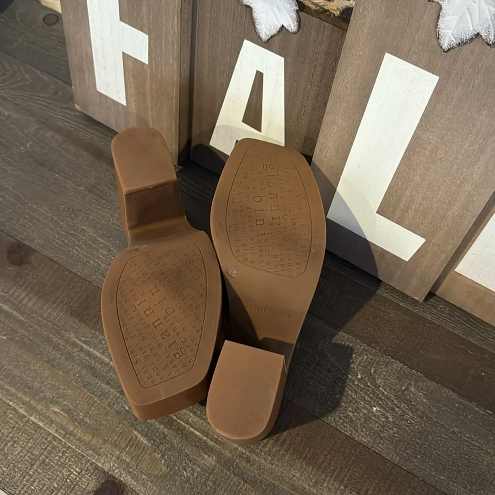 Leather platform sandals - Picture 4 of 6